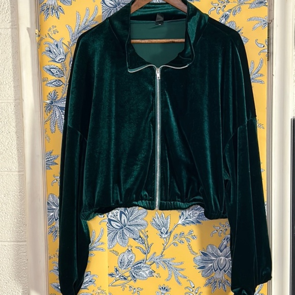 SHEIN CURVE 4X cropped velvety green jacket with silver zipper EUC